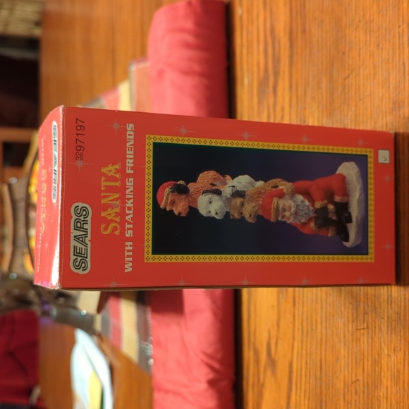 Figurines featuring Santa with 3 dogs - Picture 5 of 5